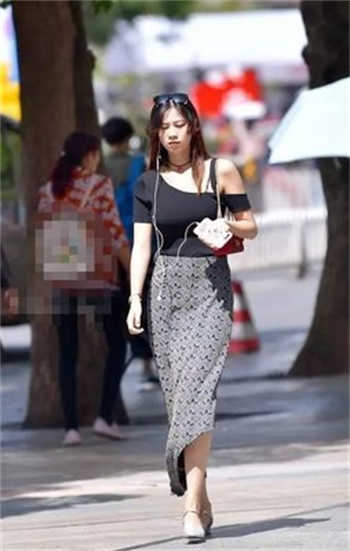 羽锡与外卖小哥看巴士