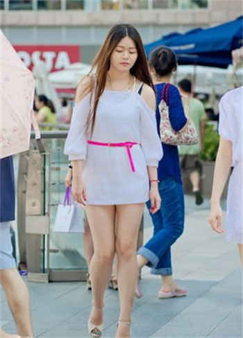 20小伙与60大妈地铁