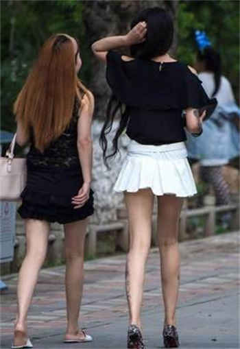 树林里男女龌龊事视频