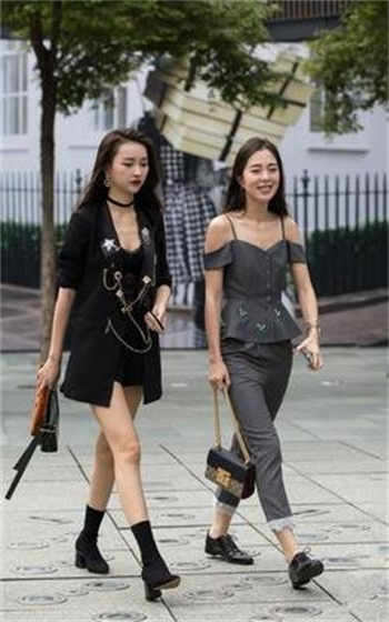王清媛阿沁家境