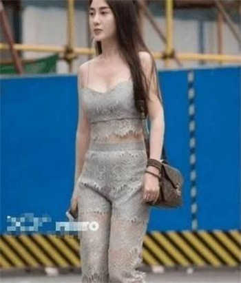 舞蹈课憋尿不让上厕所