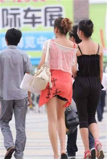 砍下女友的双脚