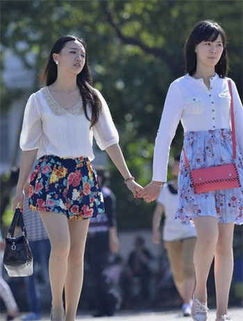 麻豆女神寻小小以瓜代蕉