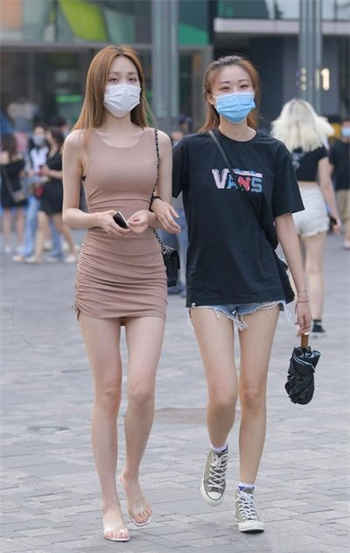 美女脱衣图片