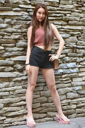 麻豆女艺人艾秋