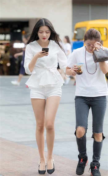 电影《拥挤的房间》
