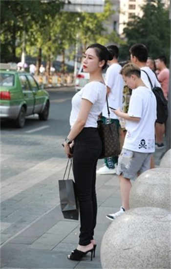 我在同学家玩了她妈
