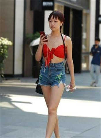 女友捞金鱼