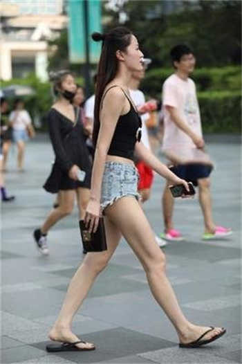 秋霞八妻子